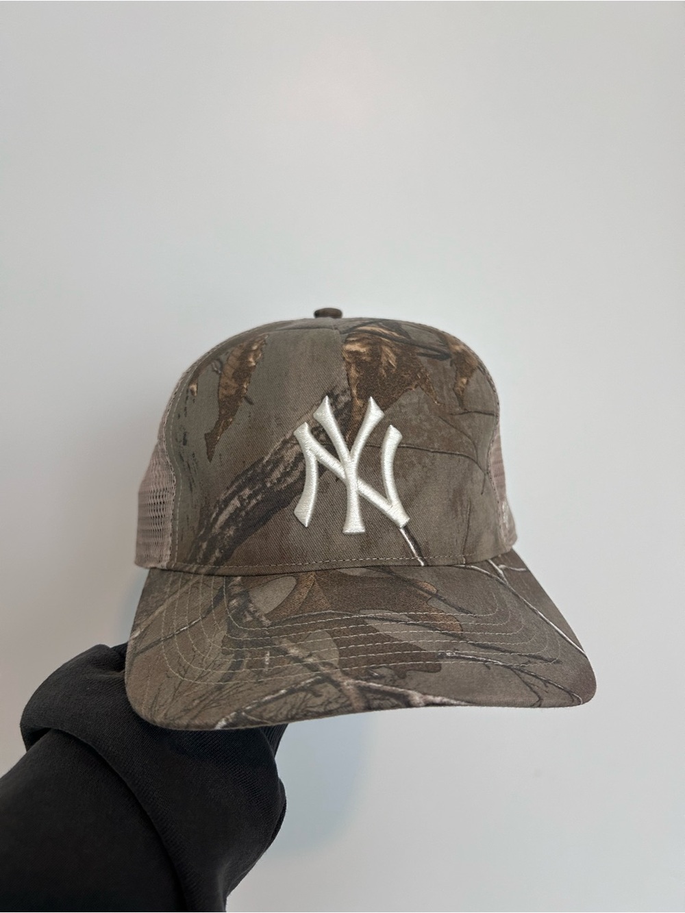 New York Yankees Camo Trucker Hat - Brown/Green